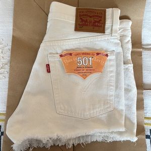 New Levi’s 501 white denim shorts size 26